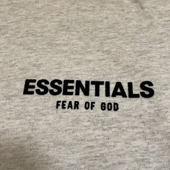 Fear of God Essentials Light Oatmeal Mens T-shirt Size Small (Brand New) - Picture 4 of 12